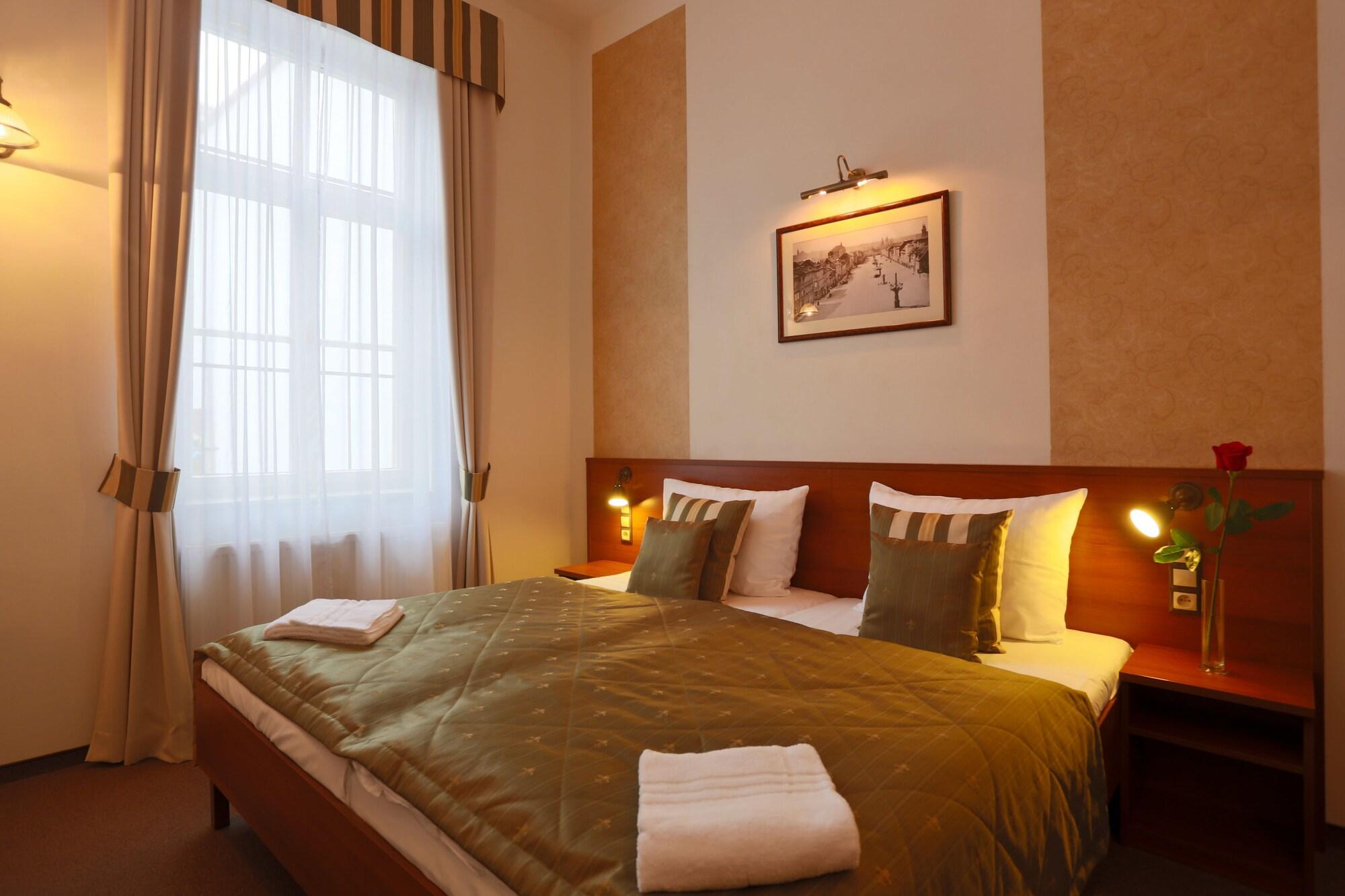 Hotel Svaty Jan Praha Bagian luar foto