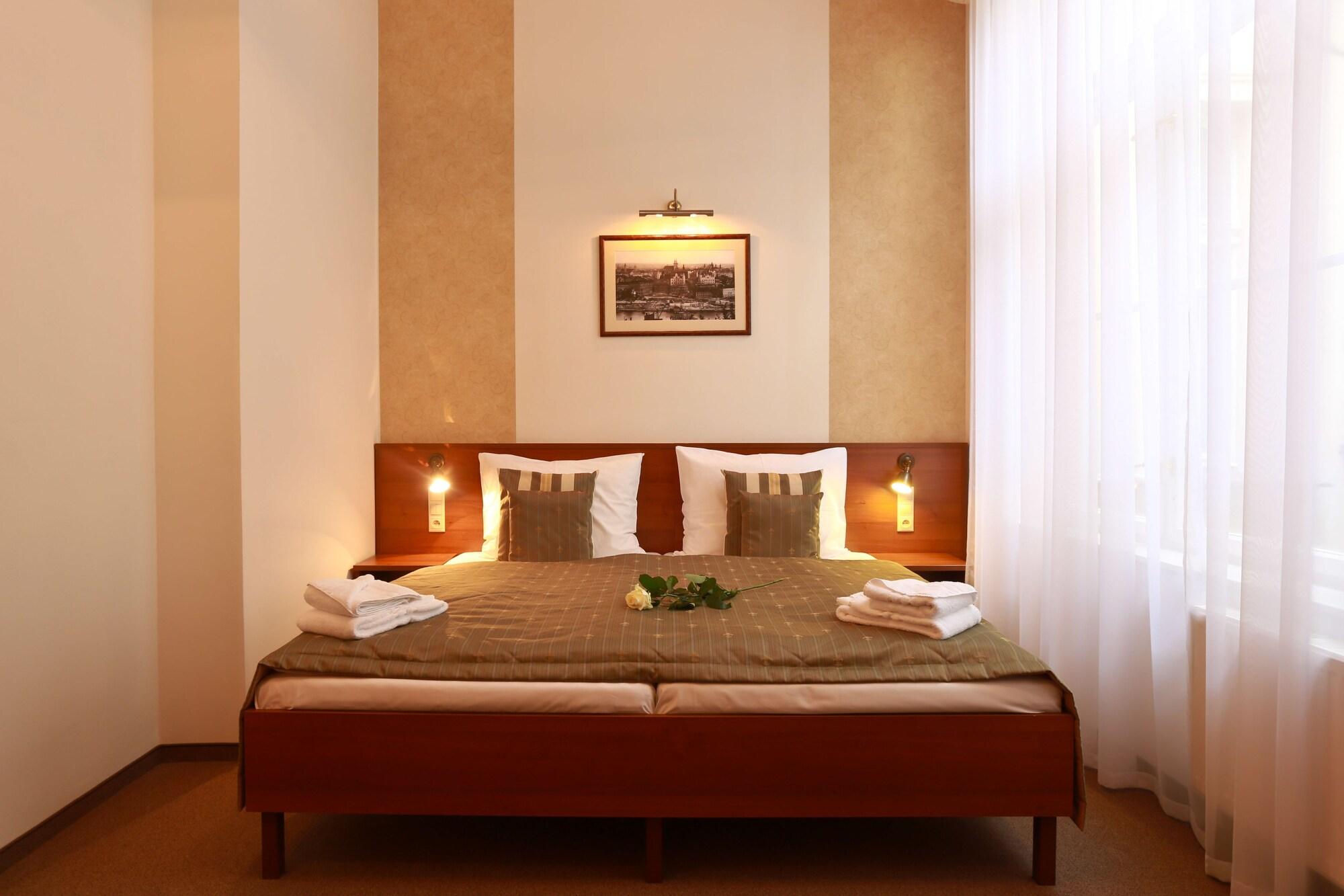 Hotel Svaty Jan Praha Bagian luar foto