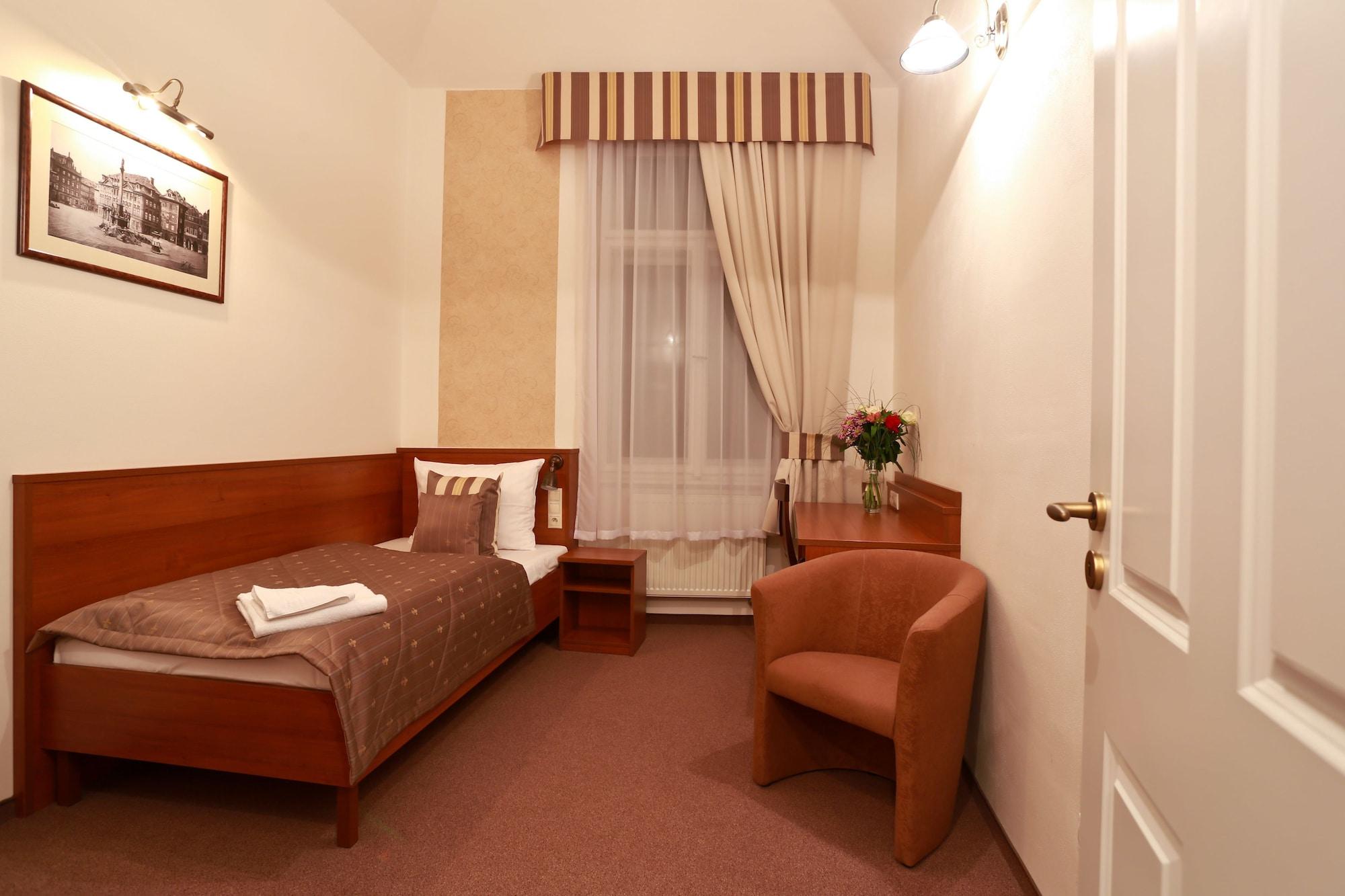 Hotel Svaty Jan Praha Bagian luar foto