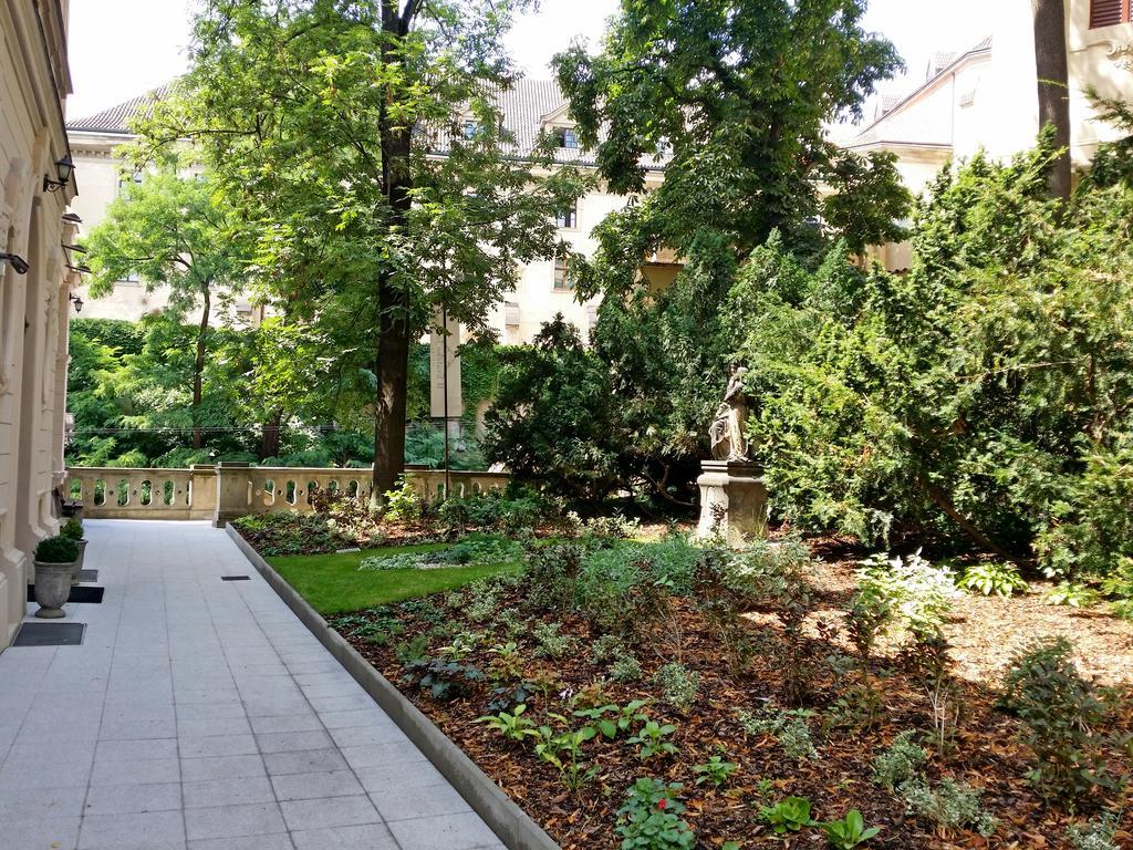Hotel Svaty Jan Praha Bagian luar foto