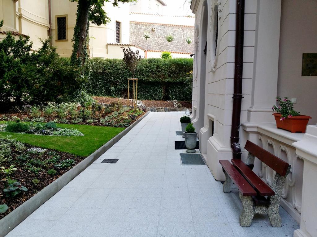 Hotel Svaty Jan Praha Bagian luar foto